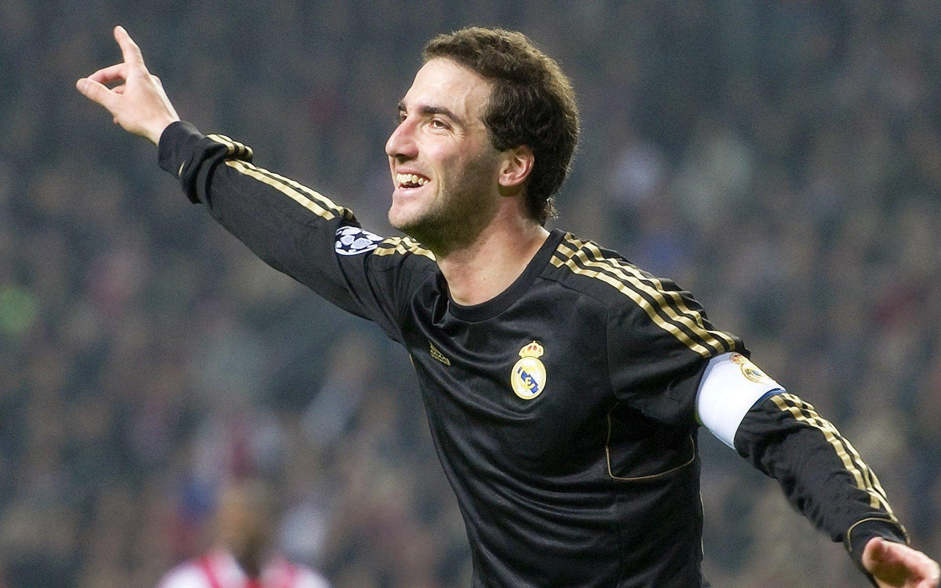 世界杯疫苗强制令引发争议，英超接种率低成焦点