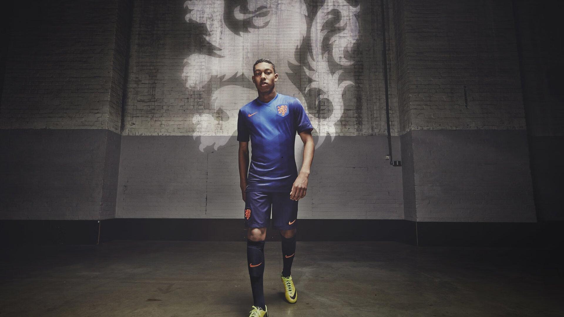 布伦特福德后卫内森·柯林斯单场三次致命失误，球队惨败引发后防危机